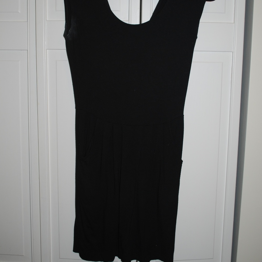Three Dots,cap sleeve, pockets, criss cross back